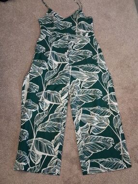 & Merci NWOT Palm Green Leaf-Print Wide-Leg Jumpsuit Side Slits. (L)